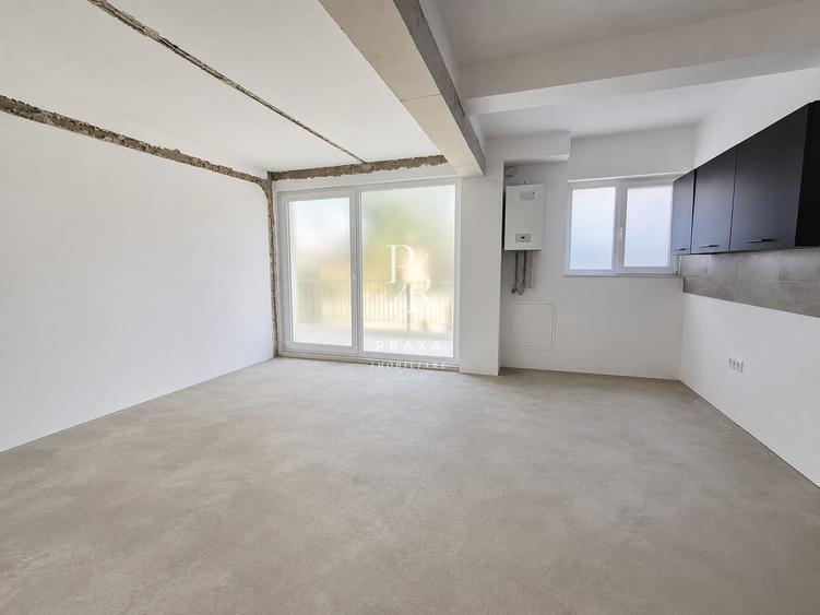 Duplex cu 4 camere cu Canalizare în Florești
