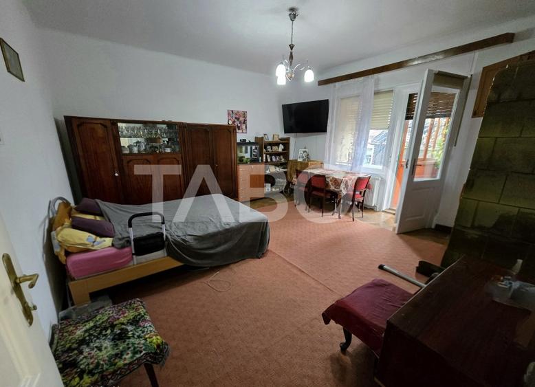 Apartament cu 4 camere decomandat, mobilat în Orașul de Jos