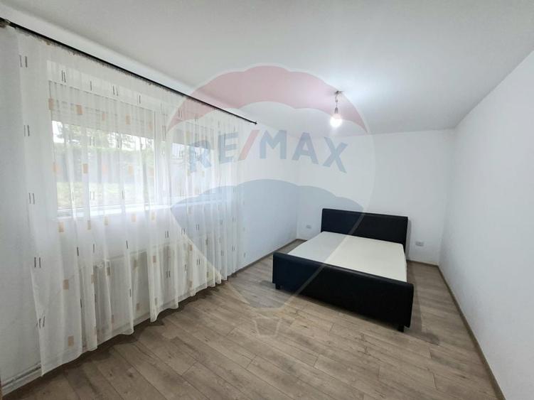 Apartament cu 2 camere semidecomandat, mobilat în Central