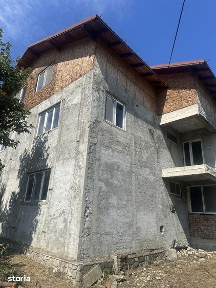 Campina - casa la ro?u - 105000 Euro/Neg. - 1
