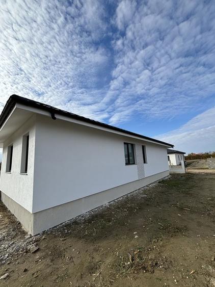 Casă cu 4 camere în Exterior Vest