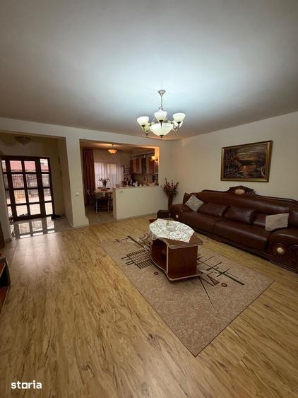 Casă cu 7 camere cu Teren 213 Mp în Coiciu
