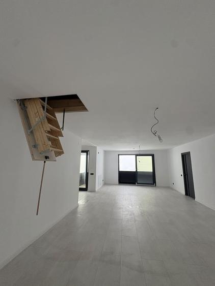 Casă cu 4 camere cu Teren 174 Mp în Central