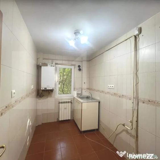 Apartament cu 3 camere semidecomandat în Central