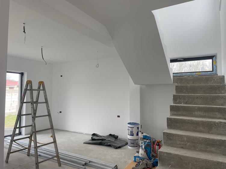 Casă cu 4 camere în Corbeanca