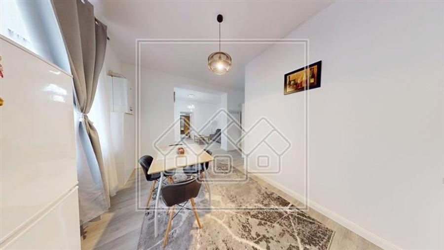 Apartament cu 3 camere semidecomandat în Central