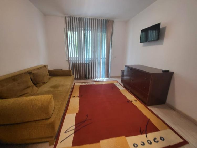 Apartament cu 4 camere decomandat în Tătărași