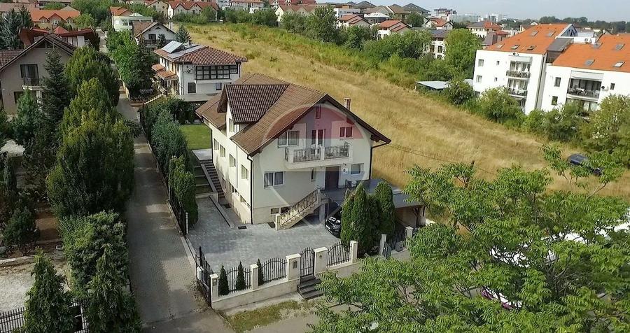 Casă individuală cu 7 camere cu Teren 512 Mp în Andrei Mureșanu