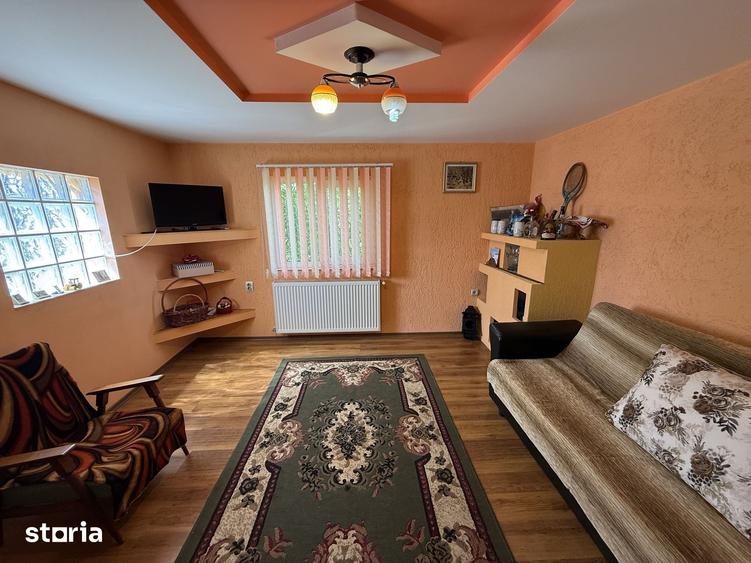 Casă cu 9 camere cu Teren 238 Mp în Central
