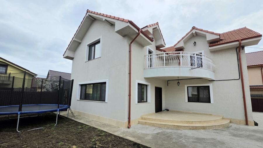 Casă individuală cu 5 camere cu Canalizare în Năvodari
