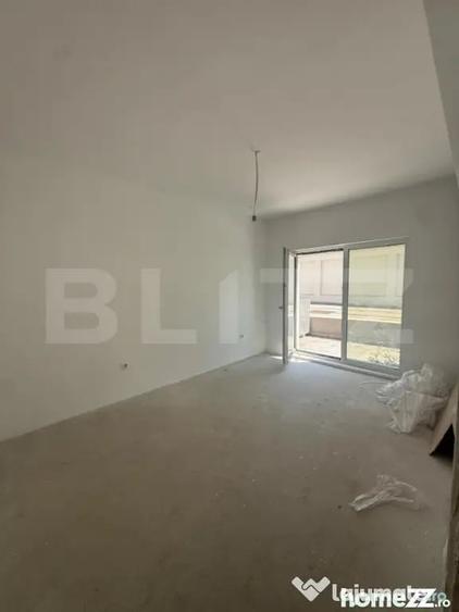 Apartament cu 3 camere semidecomandat în Semicentral