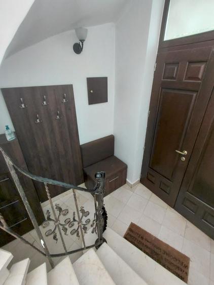 Apartament cu 4 camere semidecomandat în Aviatorilor