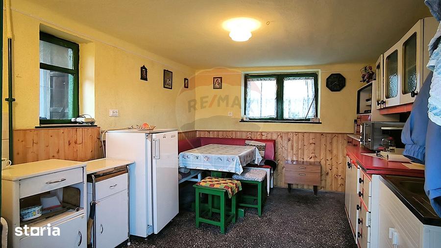 Casă cu 4 camere cu Teren 1084 Mp în Vale