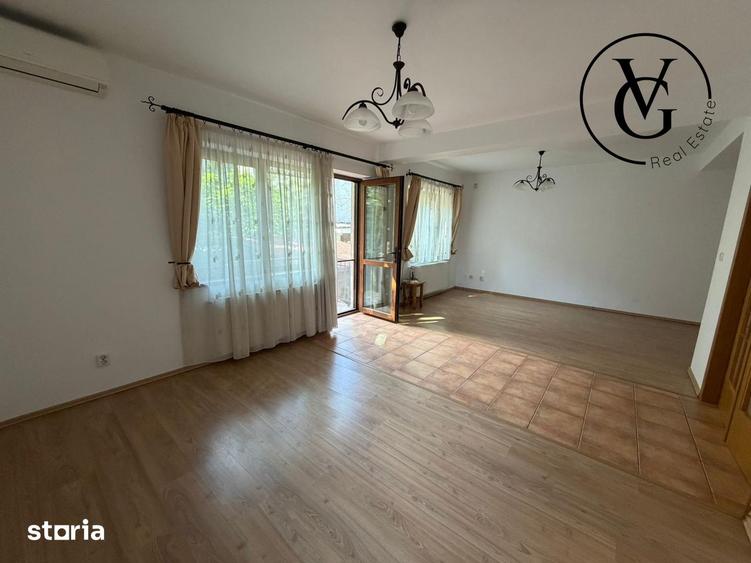 Casă cu 6 camere cu Teren 250 Mp în Tei