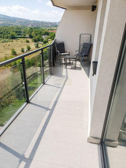 Apartament cu 2 camere semidecomandat, mobilat în Sopor