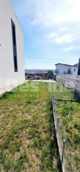 Casă individuală cu 4 camere cu Teren 442 Mp în Miroslava