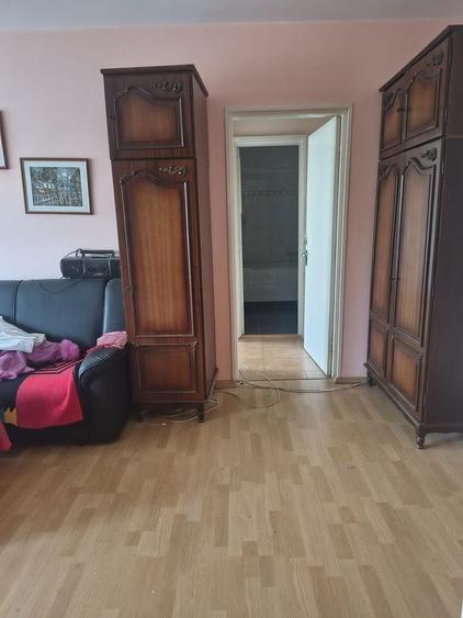 Apartament cu 3 camere semidecomandat în Tomis I