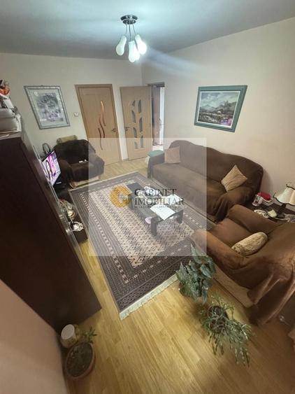 Apartament cu 3 camere decomandat în Lujerului