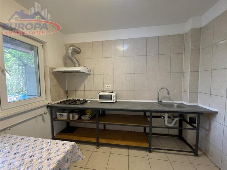 Casă cu 10 camere cu Teren 300 Mp în Dallas