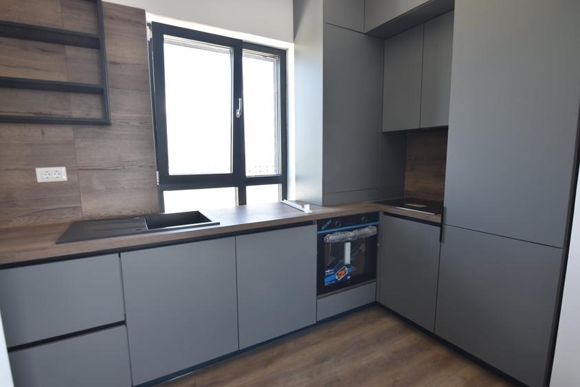 Penthouse cu 3 camere decomandat în Prelungirea Ghencea