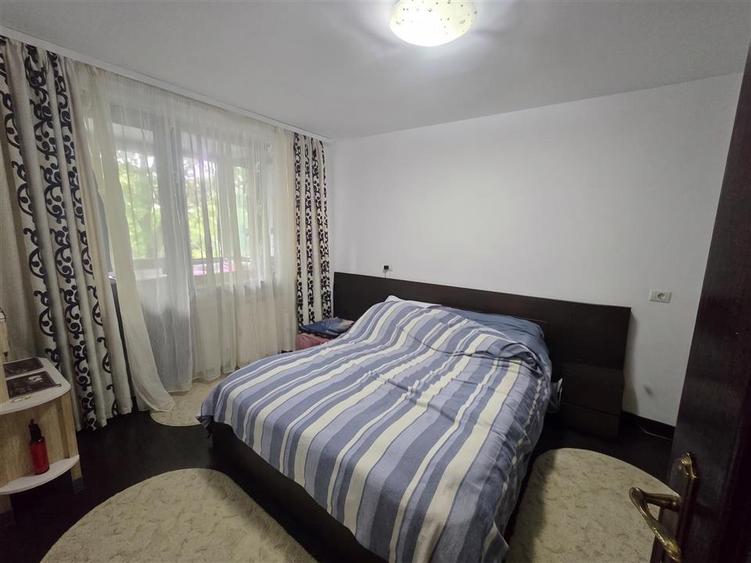 Apartament cu 3 camere semidecomandat, mobilat în Ultracentral