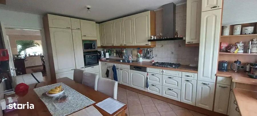 Casă cu 8 camere cu Teren 2300 Mp în Corbeanca