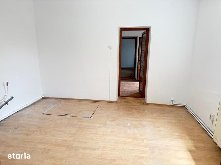 Casă cu 6 camere cu Teren 3500 Mp în Ulmi