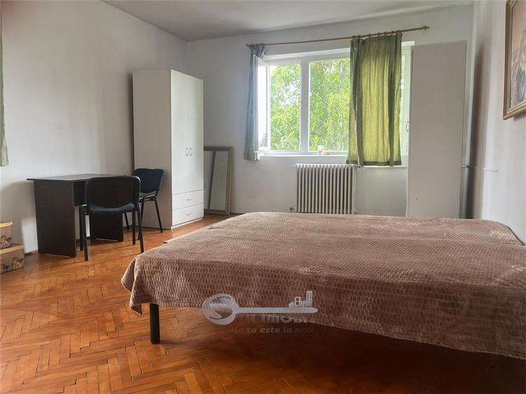 Casă cu 6 camere cu Teren 600 Mp în Sărărie