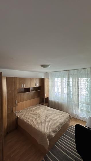 Apartament cu 3 camere decomandat în Titan