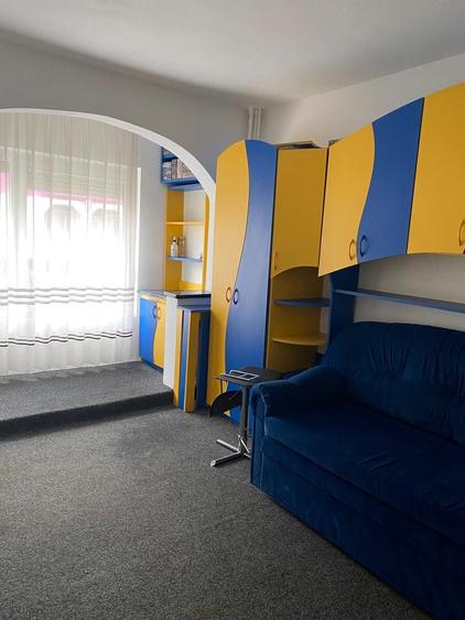 Apartament cu 3 camere decomandat în Rogerius