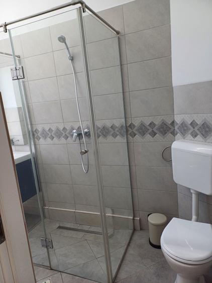 Garsonieră decomandată în Romană
