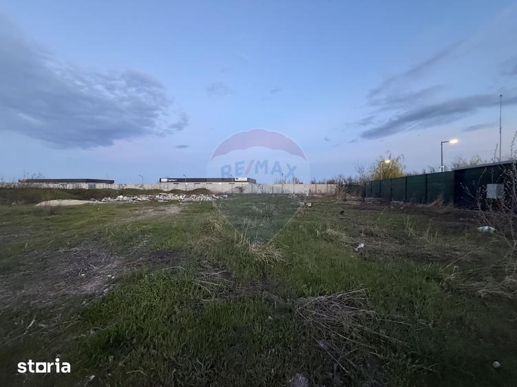 Teren de 3630 mp, în Central