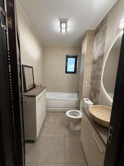 Apartament cu 3 camere decomandat, mobilat în Central