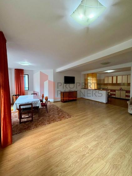 Casă individuală cu 7 camere cu Canalizare în Bran
