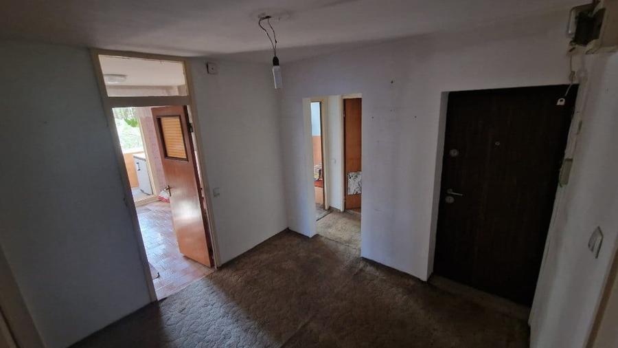Apartament cu 4 camere decomandat în Gorjului