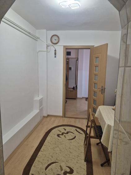 Apartament cu 3 camere decomandat în Florești