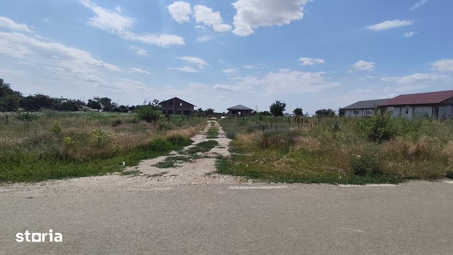 Teren de 334 mp, în Vărăști
