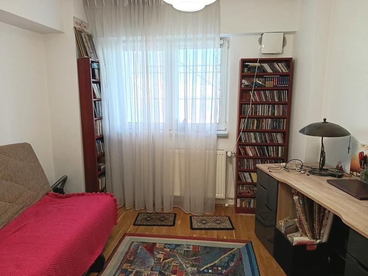 Apartament cu 3 camere decomandat în Dristor