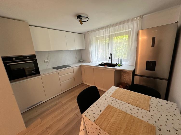 De vanzare Casa cu 5 camere si teren 3090mp Drajna de Sus PH - 3