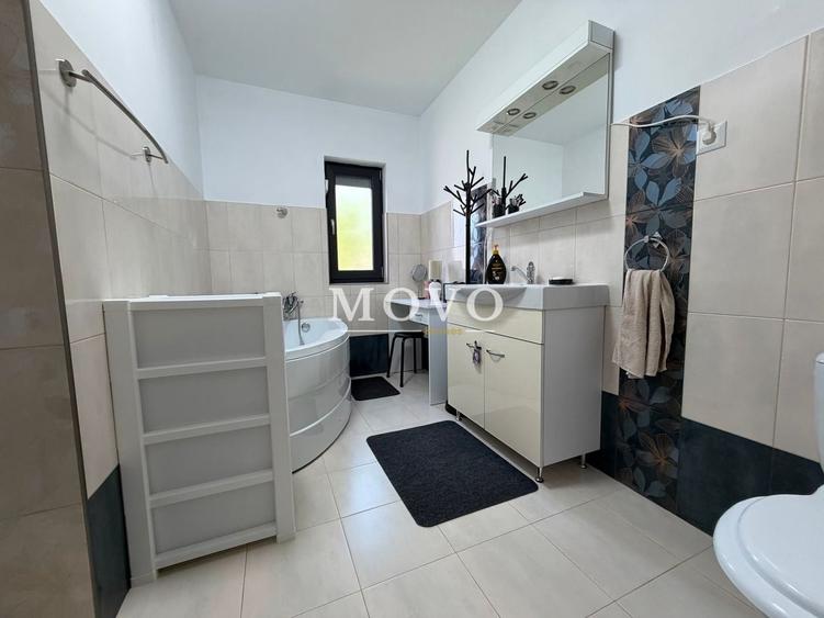 Casă individuală cu 4 camere cu Piscina în Săcălaz