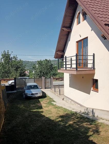 Casă cu 5 camere în Vatra Satului