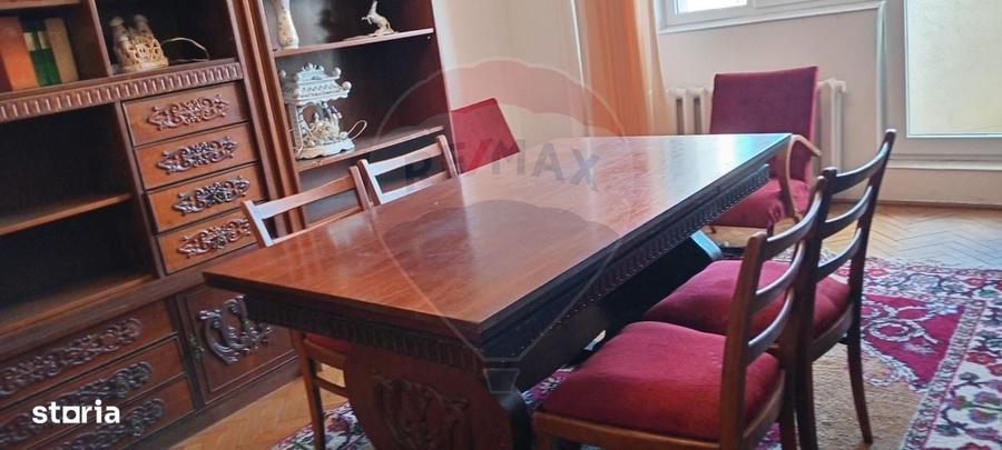 Apartament cu 3 camere decomandat în P-ța Spitalului