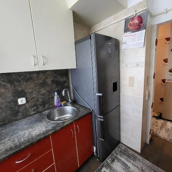 Apartament cu 3 camere semidecomandat în Central
