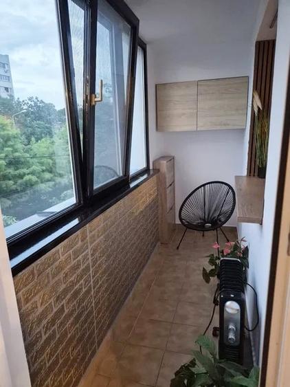 Apartament cu 3 camere semidecomandat în Baba Novac