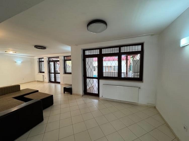 Casă cu 8 camere cu Piscina în Costinești