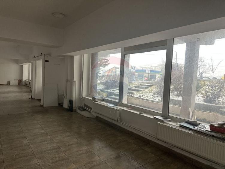 Spațiu comercial, de 166 mp, în Calea Romanului