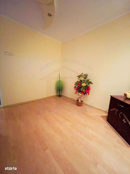 Apartament cu 2 camere semidecomandat în Sârbi