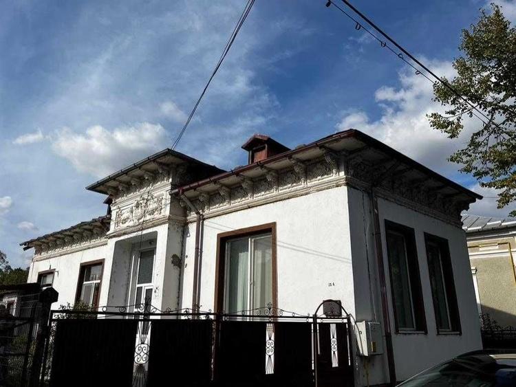 Casă cu 3 camere în Central
