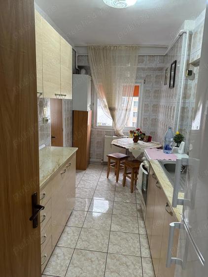 Apartament cu 3 camere decomandat în Crângași