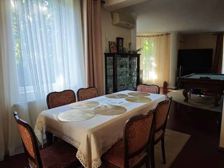 Casă individuală cu 5 camere cu Garaj în Ostratu
